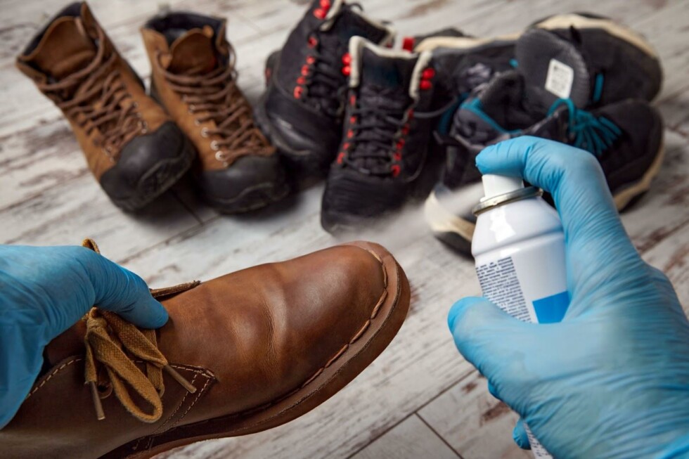 Încălțămintea sport se tratează cu spray de protecție