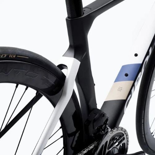 Bicicleta de șosea Cipollini BOND2 DB 22-RED negru și alb M0012MC122BOND2_DB N30ZO