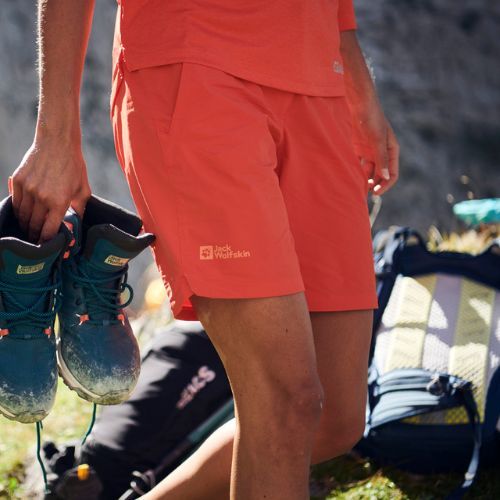 Pantaloni scurți de trekking pentru femei Jack Wolfskin Hilltop Trail portocalii 1505462