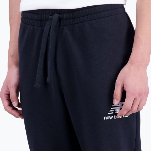 Pantaloni de antrenament pentru bărbați New Balance Essentials Stacked Logo French negru NBMP31539BK