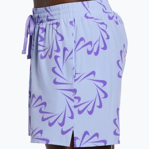 Pantaloni scurți de volei Nike Swoosh Line 5" violet pentru bărbați NESSD509-451