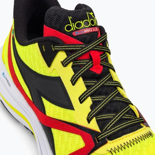 Pantofi de alergare pentru bărbați Diadora Mythos Blushield 8 Vortice galben DD-101.179087-D0273