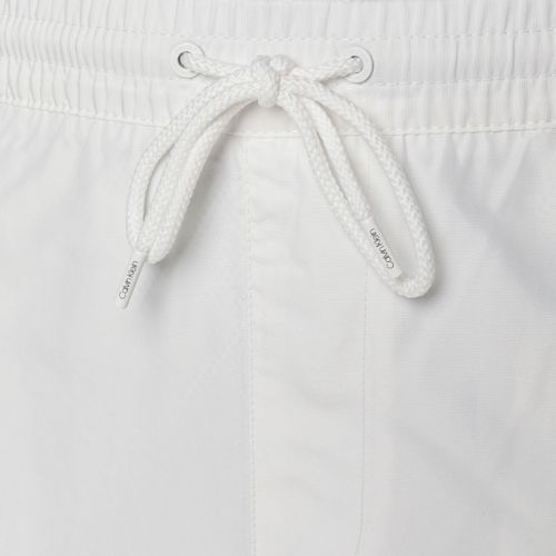 Bărbați Calvin Klein Medium Pantaloni scurți de înot cu cordon, alb