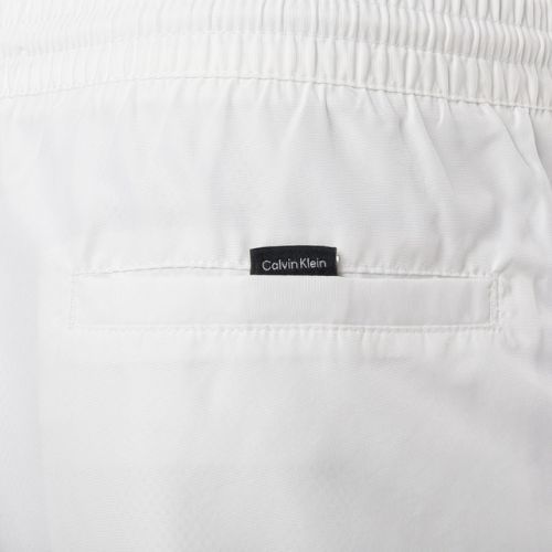 Bărbați Calvin Klein Medium Pantaloni scurți de înot cu cordon, alb