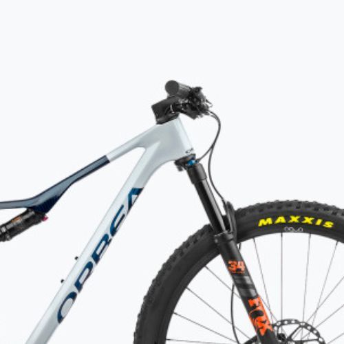 Orbea Oiz M20 2023 halo argintiu/albastru carbon view mountain bike