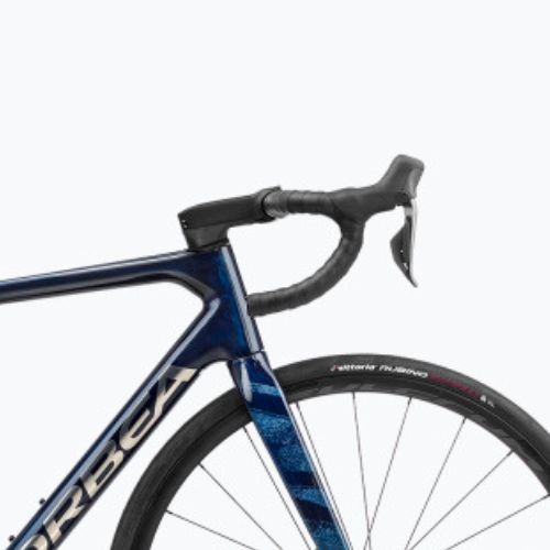 Orbea Orca M20i Team 2023 albastru de carbon vedere / titan biciclete de drum rutier