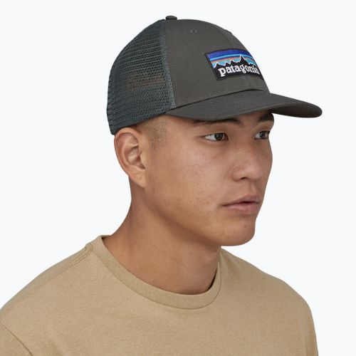 Șapcă Patagonia P-6 Logo LoPro Trucker forge grey