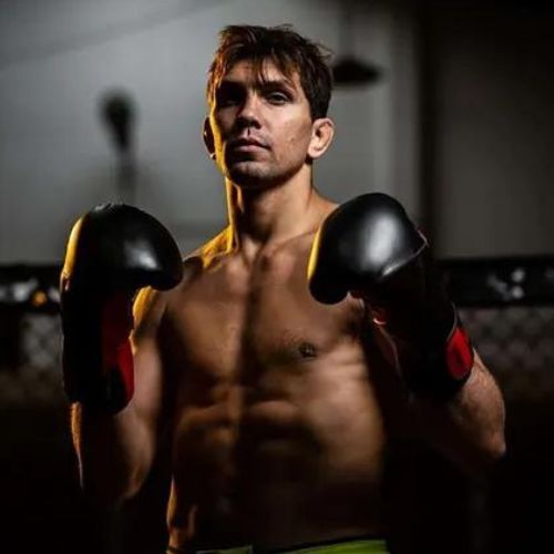 Mănuși de box DBX BUSHIDO "Hammer - Red" Muay Thai negre/roșii