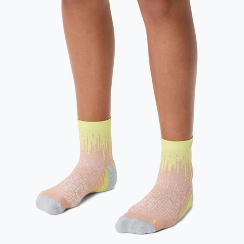 Șosete ASICS Performance Run Quarter neutral pink/huddle yellow