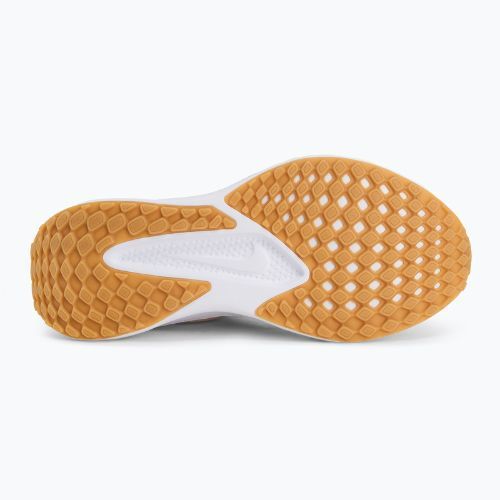 Încălțăminte de alergare pentru femei Nike Quest 6 phantom/sail/pale ivory/metallic gold