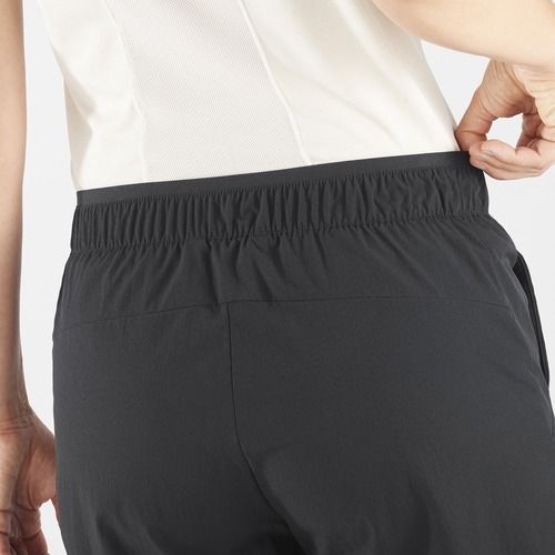 Pantaloni scurți pentru femei Salomon Wayfarer Ease deep black
