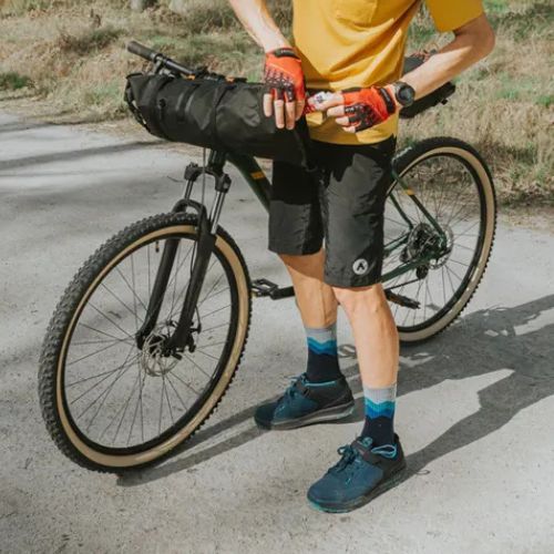 Pantaloni scurți de ciclism pentru bărbați ATTABO Ryst 2w1 negri