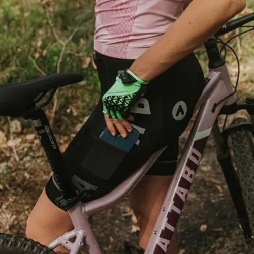 Pantaloni scurți de ciclism pentru femei ATTABO Kirun Pro WMNS Bib Shorts Cargo negri