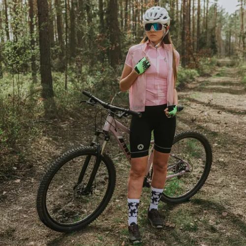 Pantaloni scurți de ciclism pentru femei ATTABO Kirun Pro WMNS Bib Shorts Cargo negri