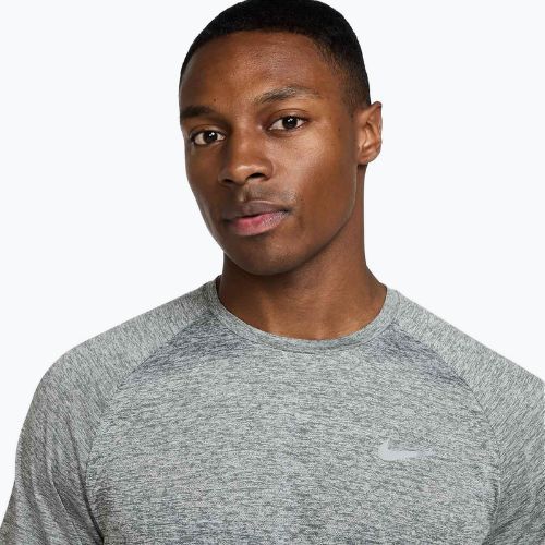 Tricou de alergare pentru bărbați Nike Stride ADV smoke grey / heather