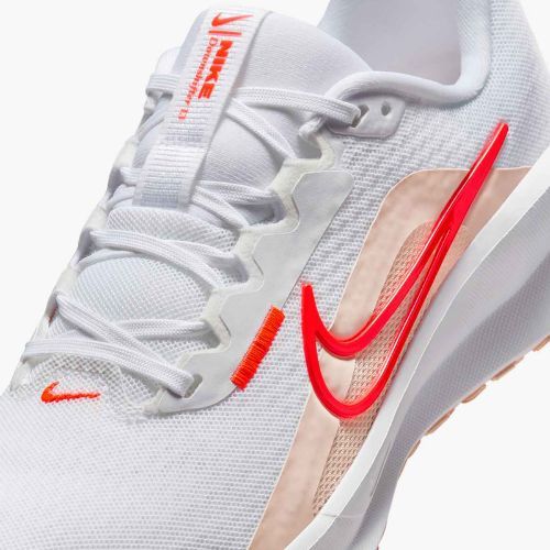 Încălțăminte de alergare pentru femei Nike Downshifter 13 astronomy white / bright crimson / washed coral