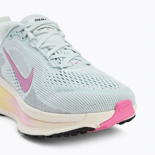 Încălțăminte de alergare pentru femei Nike Vomero 18 barely grey/pale ivory/cannon/playful pink