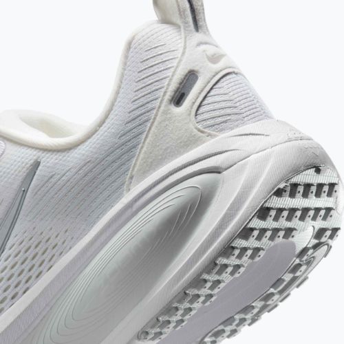 Încălțăminte de alergare pentru femei Nike Vomero 18 white/photon dust/metallic silver
