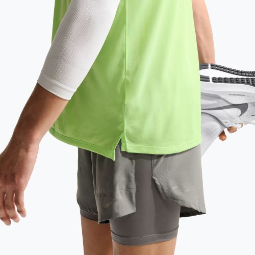 Pantaloni scurți de alergare pentru bărbați Nike Stride Dri-Fit Hybrid 5" smoke grey