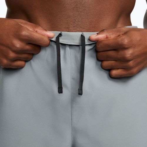Pantaloni scurți pentru bărbați Nike Dri-Fit Challenger 7" 2in1 smoke grey/dark smoke grey