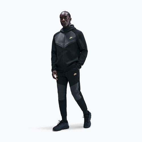 Pantaloni pentru bărbați Nike Tech Joggers black/dark smoke grey/metallic gold