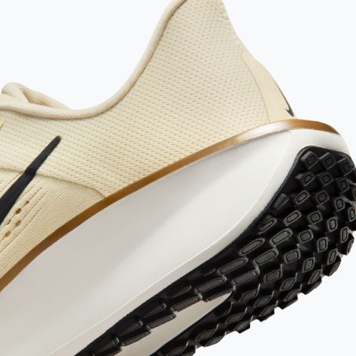 Încălțăminte de alergare pentru femei Nike Quest 6 light khaki/sail/metallic gold/off noir