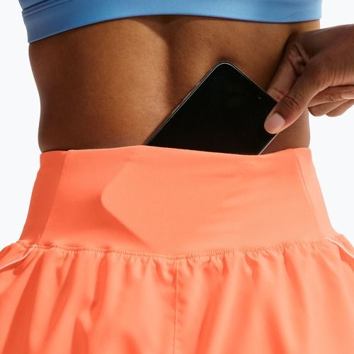 Pantaloni scurți de alergare pentru femei Nike Tempo Swoosh Dri-Fit Mid-Rise Brief-Lined orange pulse/white