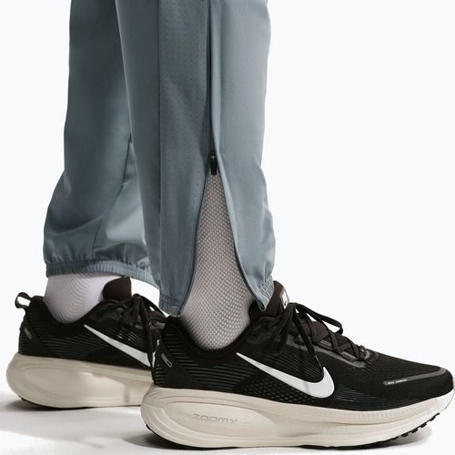 Pantaloni de alergare pentru bărbați Nike Miler Dri-Fit Woven smoke grey/smoke grey