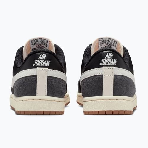 Încălțăminte pentru femei Nike Air Jordan Skyline Low black/sail/gum med brown/summit white
