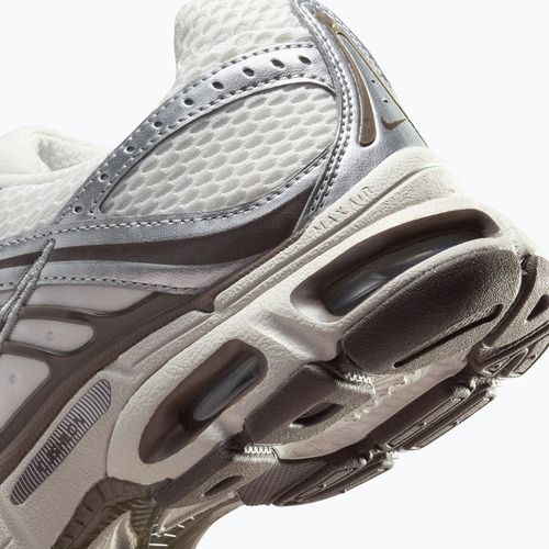 Încălțăminte pentru femei Nike Air Max Moto 2K phantom/metallic silver/baroque brown