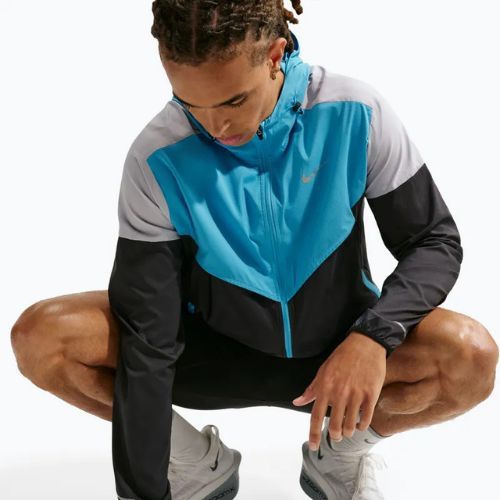 Geacă de alergare pentru bărbați Nike Impossibly Light Windrunner black/light current blue/wolf grey