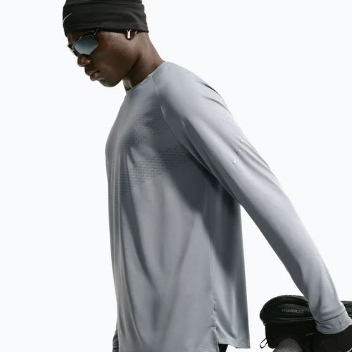 Longsleeve de alergare pentru bărbați Nike Stride Dri-Fit ADV Smoke Grey