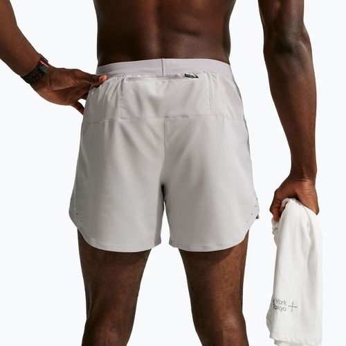 Pantaloni scurți de alergare pentru bărbați Nike Stride college grey