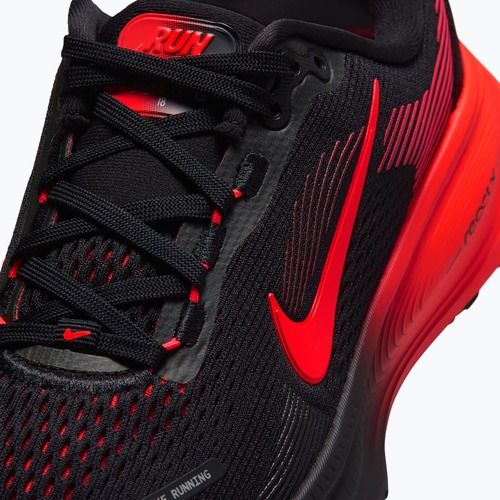 Pantofi de alergare Nike Vomero 18 negru/roșu universitar/roșu aprins