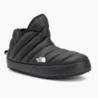 Papuci de iarnă pentru bărbați The North Face Thermoball Traction Bootie negru / alb