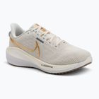 Încălțăminte de alergare pentru femei Nike Vomero 17 phantom/light bone/sail/metallic gold