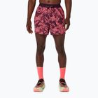 Pantaloni scurți de alergare pentru bărbați Asics Fujitrail All Over Print 5In Short Blazing Coral/Dark Aubergine