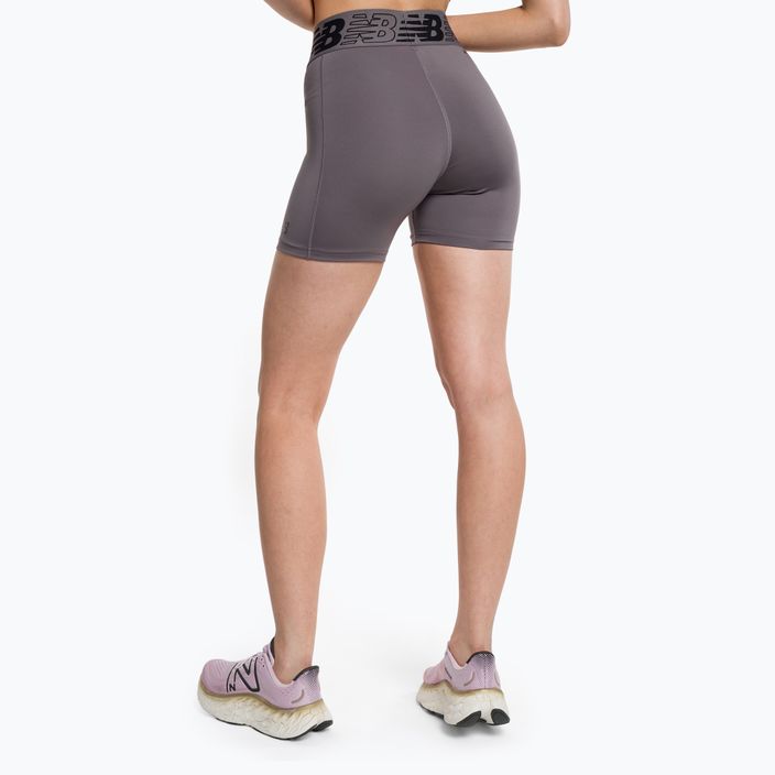 Pantaloni scurți de antrenament pentru femei New Balance Relentless Fitted gri NBWS21182 3