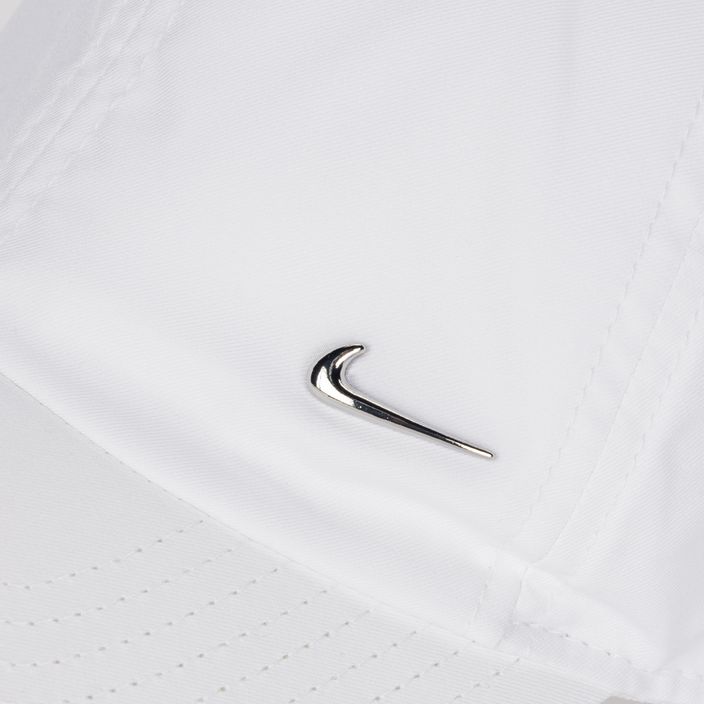 Șapcă Nike Dri-Fit Club Unstructured Metal Swoosh white/metallic silver 3