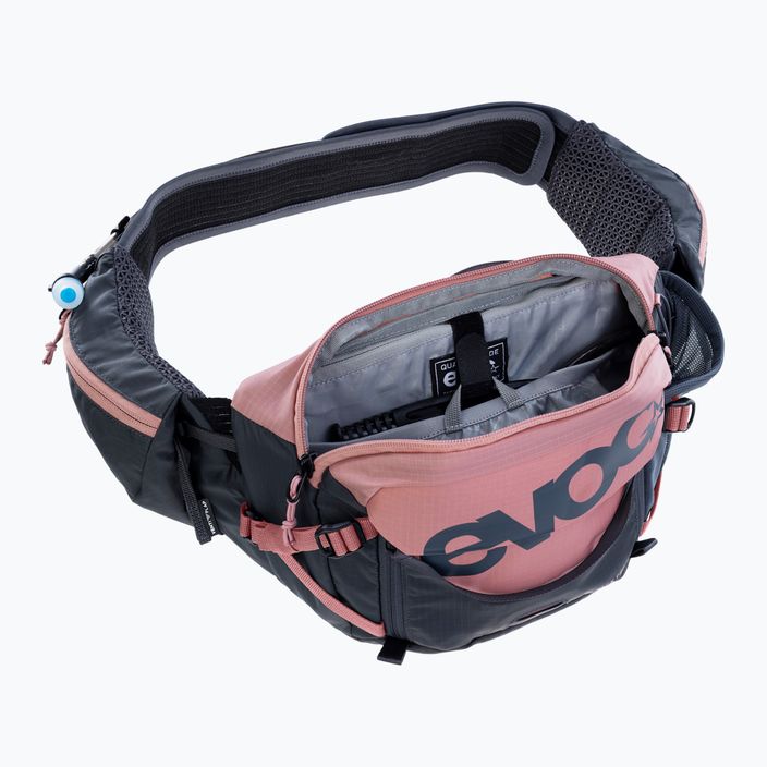 Borsetă EVOC Hip Pack Pro 3 l cu rezervor 1.5 l dusty pink/carbon grey 8