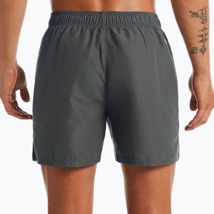 Pantaloni scurți de baie bărbați Nike Logo Solid 5" Volley gri NESSA566-018 3