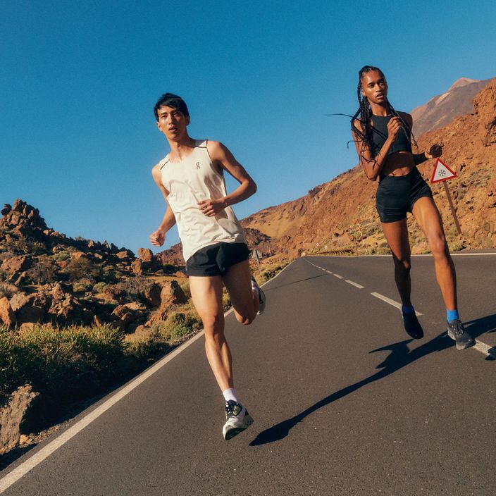 Pantaloni scurți de alergat pentru bărbați On Running Essential black 7