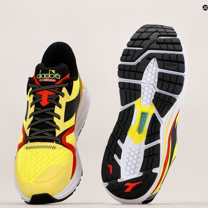 Pantofi de alergare pentru bărbați Diadora Mythos Blushield 8 Vortice galben DD-101.179087-D0273 18