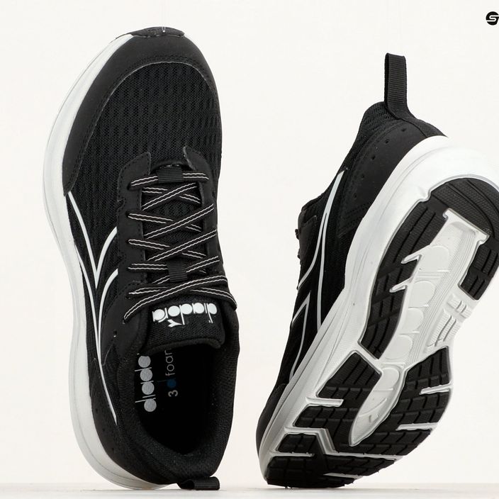 Pantofi de alergare pentru femei Diadora Snipe negru / gri ghețar 12