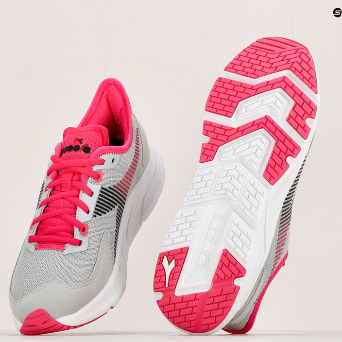 Pantofi de alergare pentru femei Diadora Passo 3 silver dd/blk/rubine red c 19