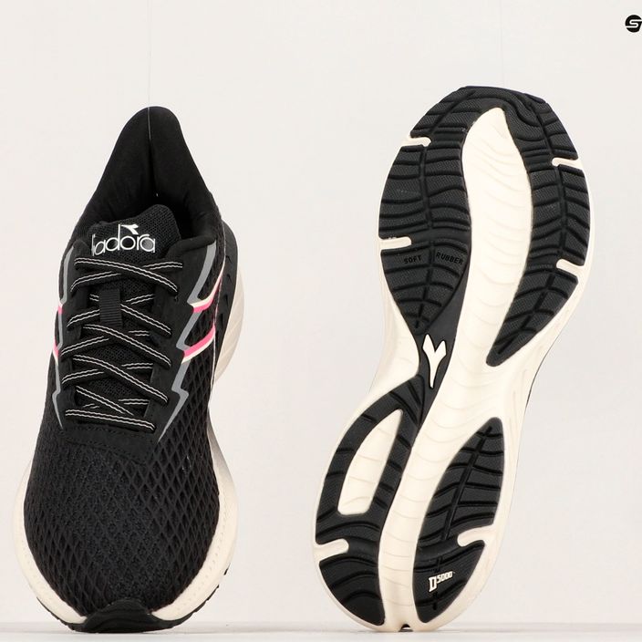 Pantofi de alergare pentru femei Diadora Strada negru/albă catifelată alb 19