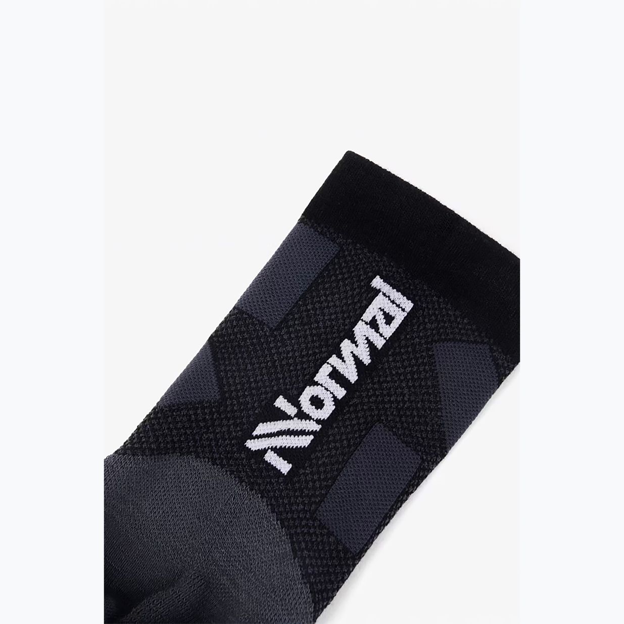 Șosete compresive de alergat NNormal Race Low Cut black 2