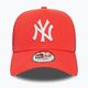 Șapcă pentru bărbați New Era League Essential Trucker New York Yankees bright red 2