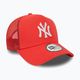 Șapcă pentru bărbați New Era League Essential Trucker New York Yankees bright red 3