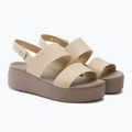 Sandale Crocs Brooklyn Met Low Wedge pentru femei din șampanie metalică șampanie 4